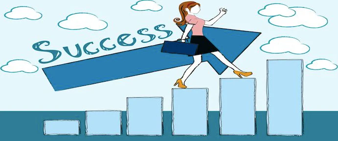 Iliustracija: moteris su portfeliu žengia augančia diagrama su užrašu „Success“
