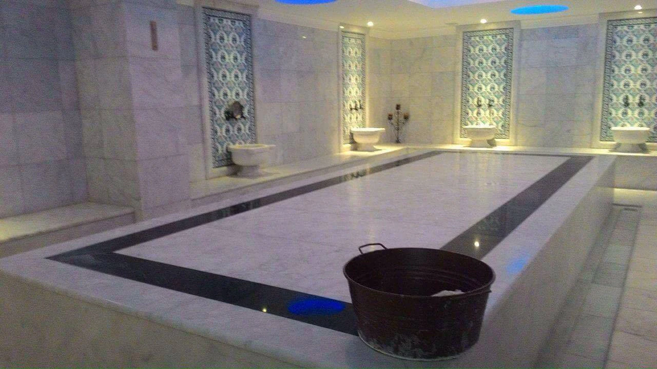 Marmurinė hamamo salė su šildomu gultu, Koso sala Graikijoje