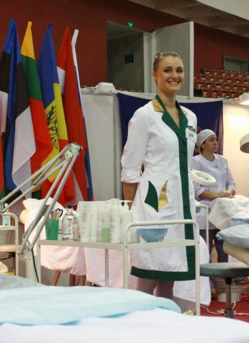 Lietuvės dalyvė prie darbo vietos tarptautiniame konkurse Sankt Peterburge, 2014 m.